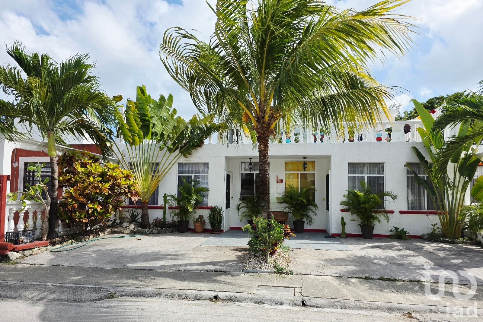 2 CASAS Y UN ESTUDIO – TODO AMUEBLADO