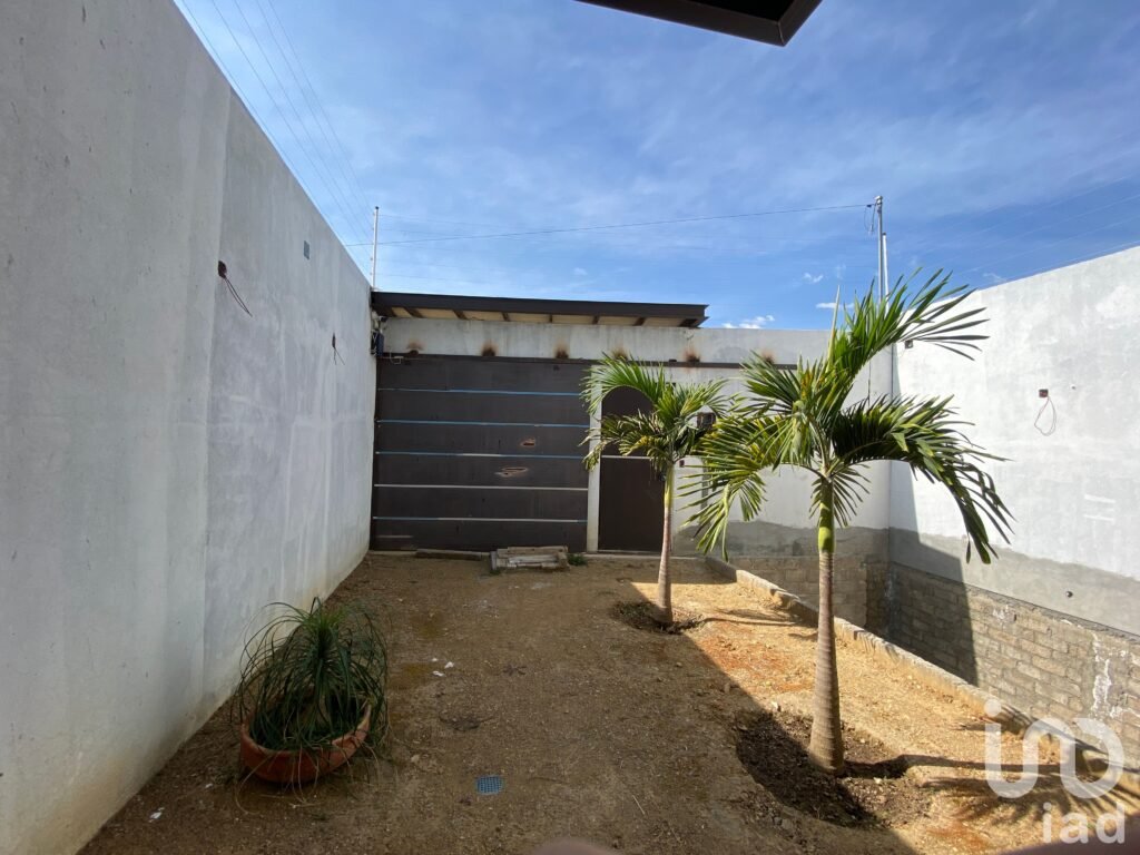 CASA EN VENTA "LACHI-LO-VEGA" EN YATARENI CON RECÁMARA EN PLANTA BAJA