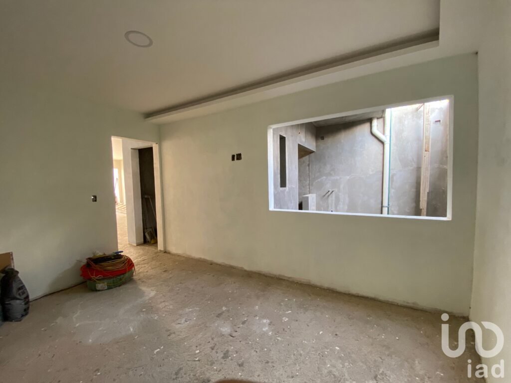 CASA EN VENTA "LACHI-LO-VEGA" EN YATARENI CON RECÁMARA EN PLANTA BAJA
