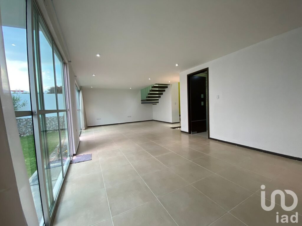 VENTA DE CASA CON JARDÍN EN ZEREZOTLA, CHOLULA
