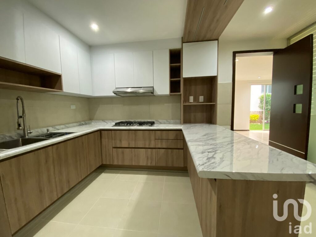 VENTA DE CASA CON JARDÍN EN ZEREZOTLA, CHOLULA
