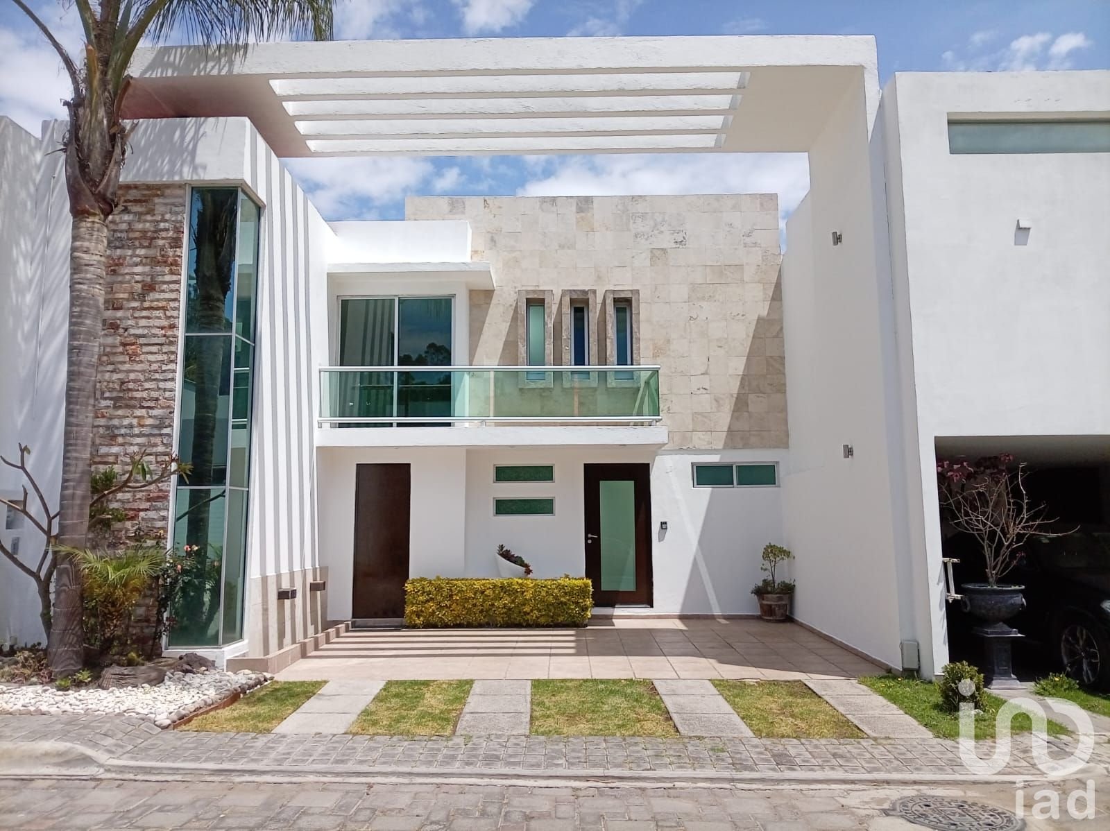 VENTA DE CASA CON JARDÍN EN ZEREZOTLA, CHOLULA VENTA DE CASA CON JARDÍN EN ZEREZOTLA, CHOLULA