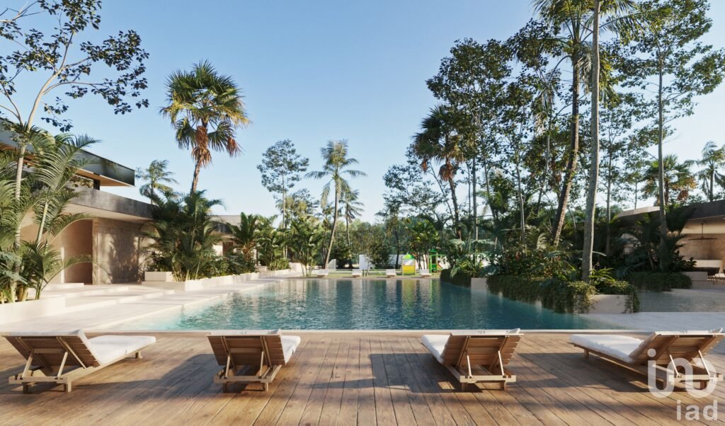 Terreno en venta, frente a Valenia, Playa del Carmen. Cancha de pádel y excelentes amenidades.