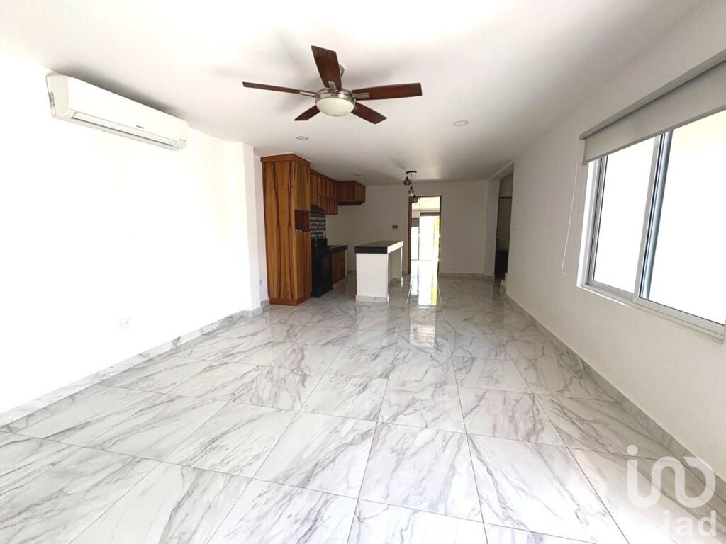 Casa en venta en Colonia Maya 3 recámaras con alberca y accesoria