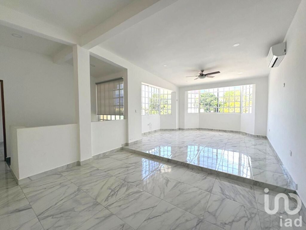 Casa en venta en Colonia Maya 3 recámaras con alberca y accesoria