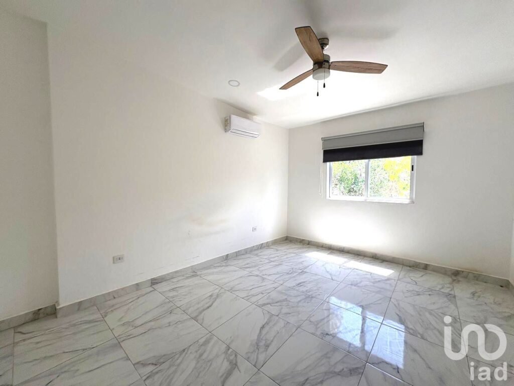 Casa en venta en Colonia Maya 3 recámaras con alberca y accesoria