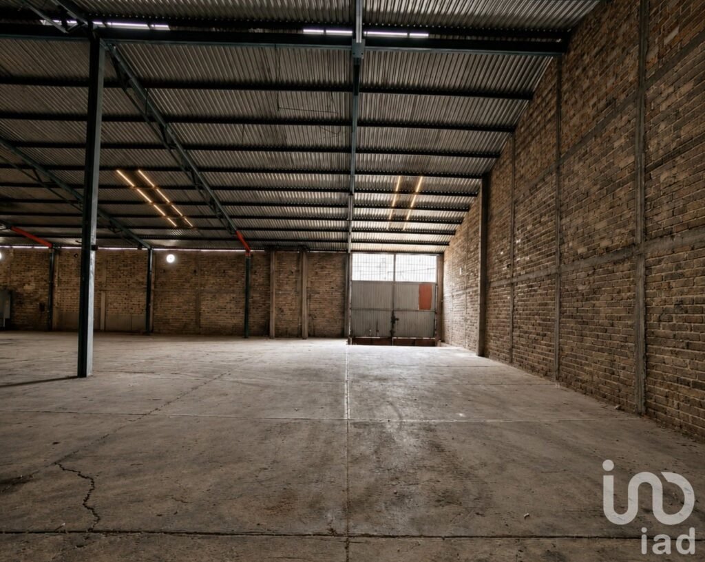 Bodega Industrial en Esquina – 1,900 m² con Luz Trifásica 440V – Col. Echeverría, GDL