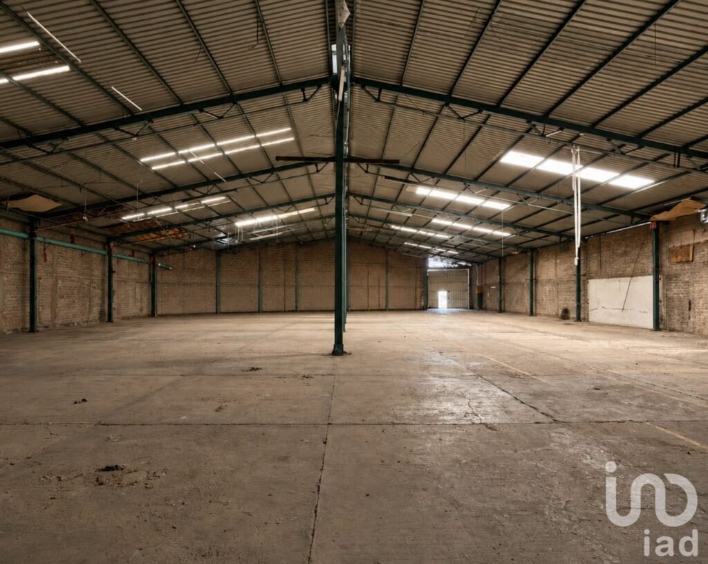 Bodega Industrial en Esquina – 1,900 m² con Luz Trifásica 440V – Col. Echeverría, GDL