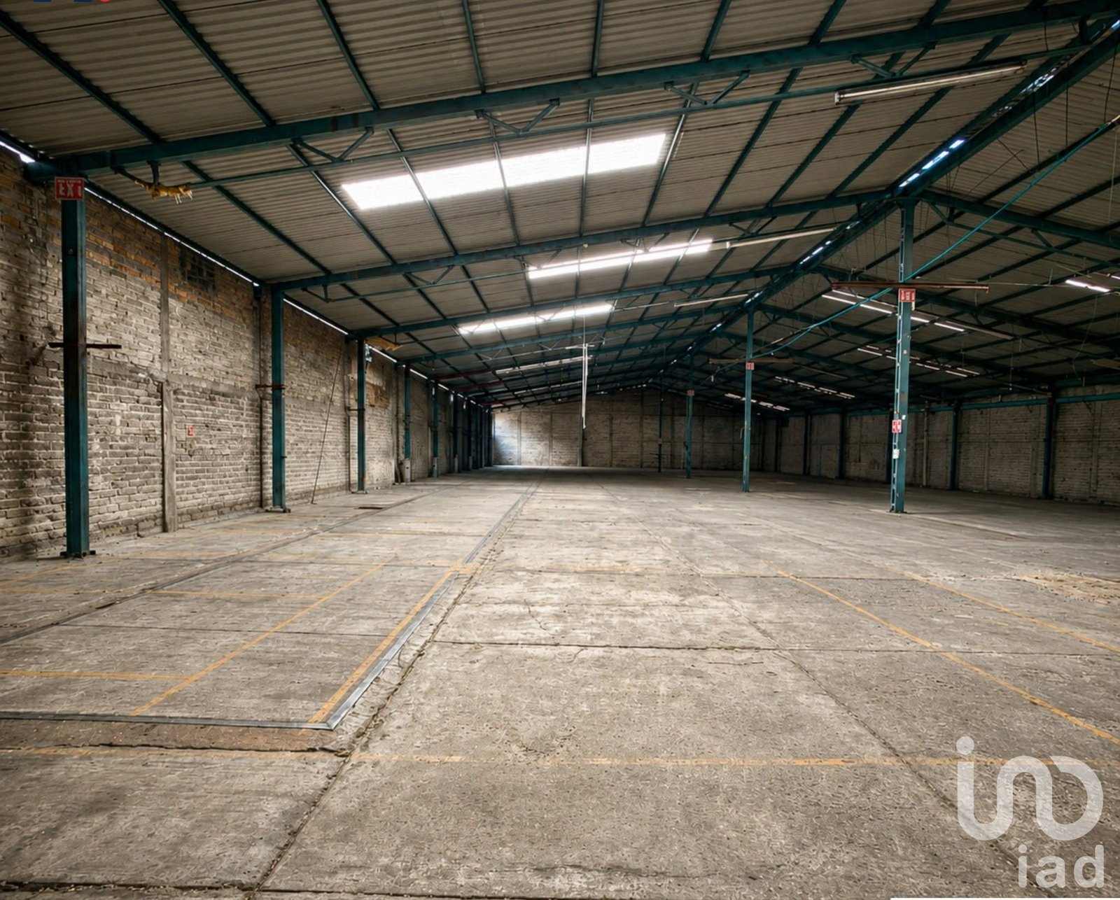 Bodega Industrial en Esquina – 1,900 m² con Luz Trifásica 440V – Col. Echeverría, GDL