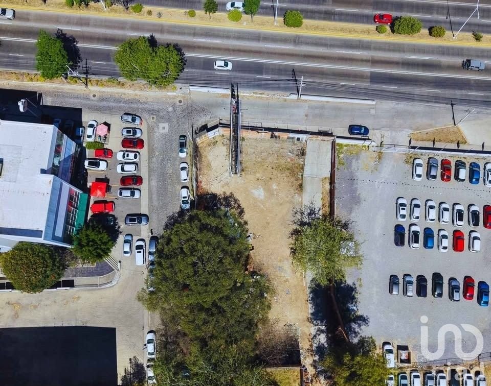 Terreno en Esquina de 1,104 m² sobre Av. López Mateos Sur – ¡Máxima Visibilidad!