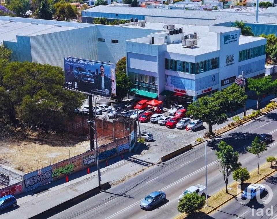 Terreno en Esquina de 1,104 m² sobre Av. López Mateos Sur – ¡Máxima Visibilidad!