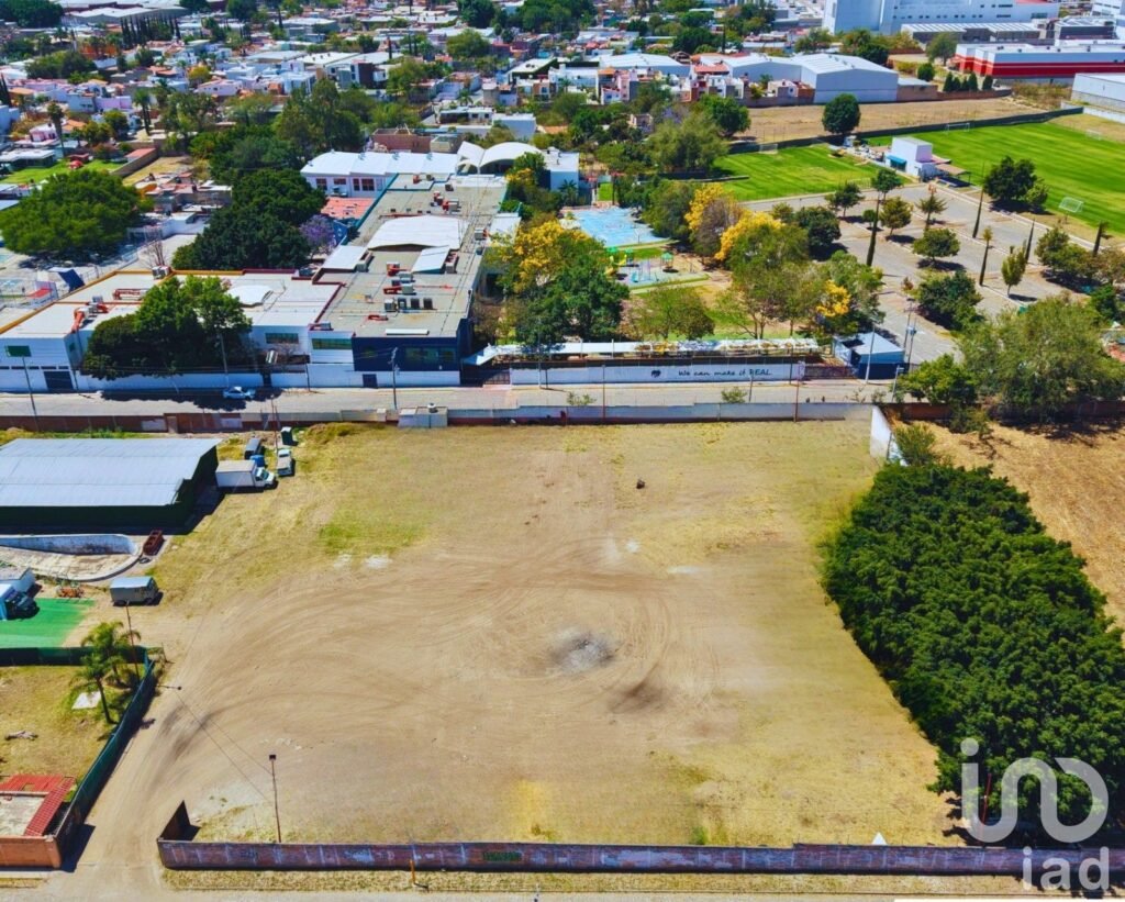Terreno Comercial de 5,600 m² en Renta – Ubicación Estratégica en El Campanario, Zapopan