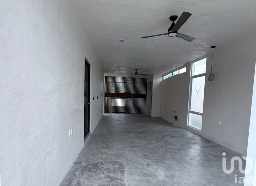 Casa Remodelada de 2 Recámaras con Piscina y Estacionamiento, La Ermita, Centro de Mérida