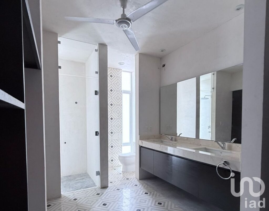 Casa Remodelada de 2 Recámaras con Piscina y Estacionamiento, La Ermita, Centro de Mérida