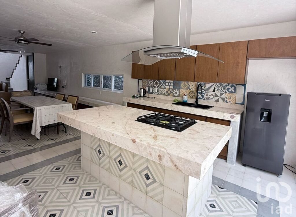 Casa Remodelada de 2 Recámaras con Piscina y Estacionamiento, La Ermita, Centro de Mérida