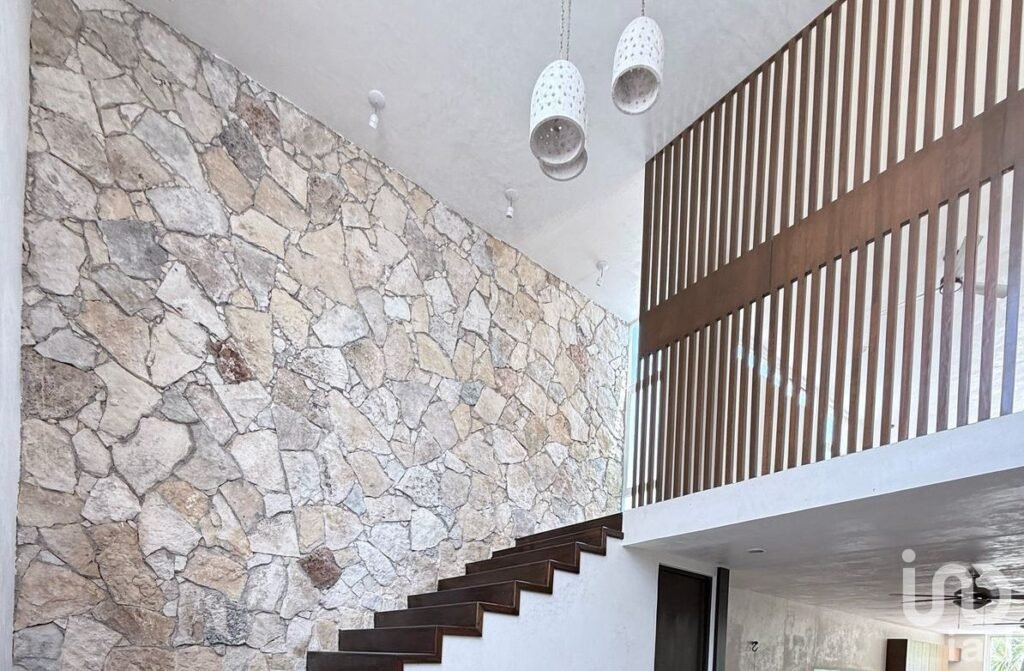 Casa Remodelada de 2 Recámaras con Piscina y Estacionamiento, La Ermita, Centro de Mérida