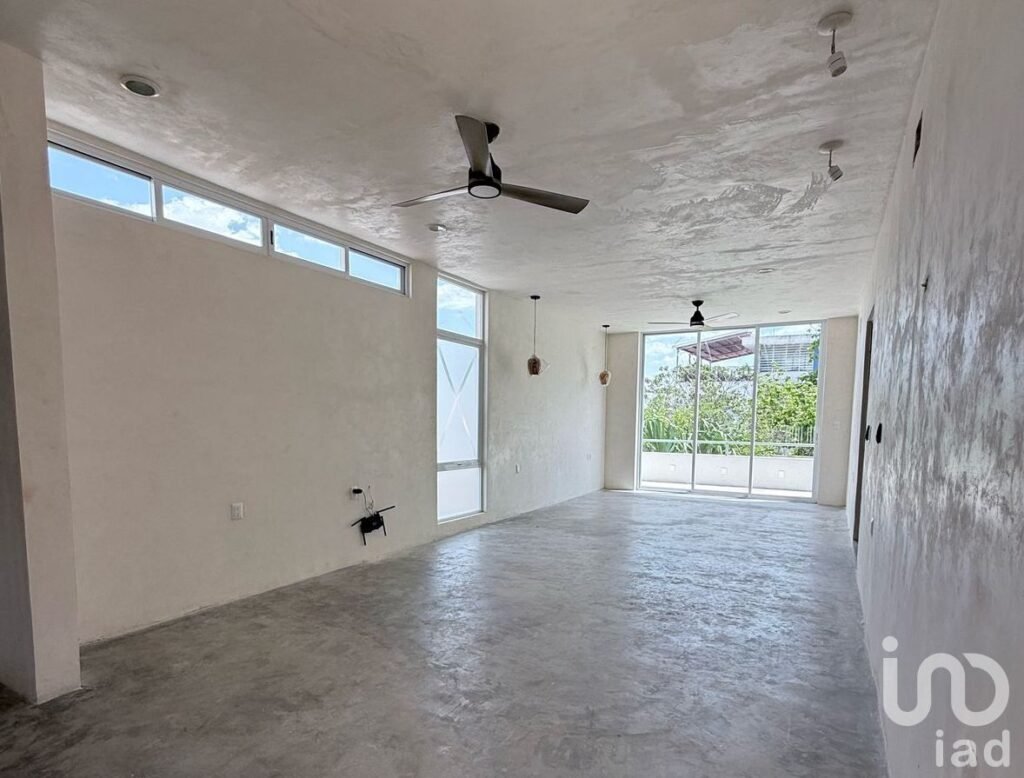 Casa Remodelada de 2 Recámaras con Piscina y Estacionamiento, La Ermita, Centro de Mérida