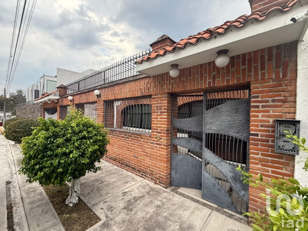 Casa en venta dentro de fraccionamiento Brisas