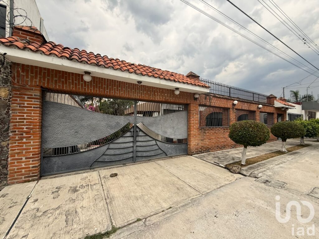 Casa en venta dentro de fraccionamiento Brisas