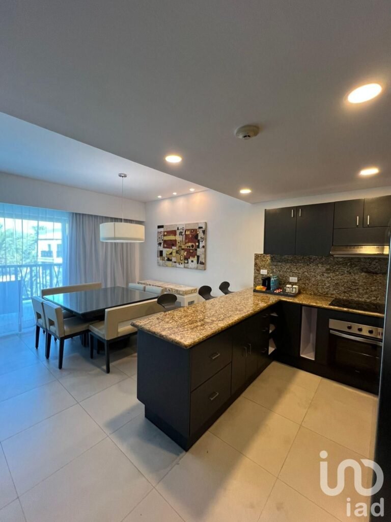 Venta de Penthouse de 3 Recámaras en The Fives Beach: Lujo, Rentabilidad y Rooftop Privado