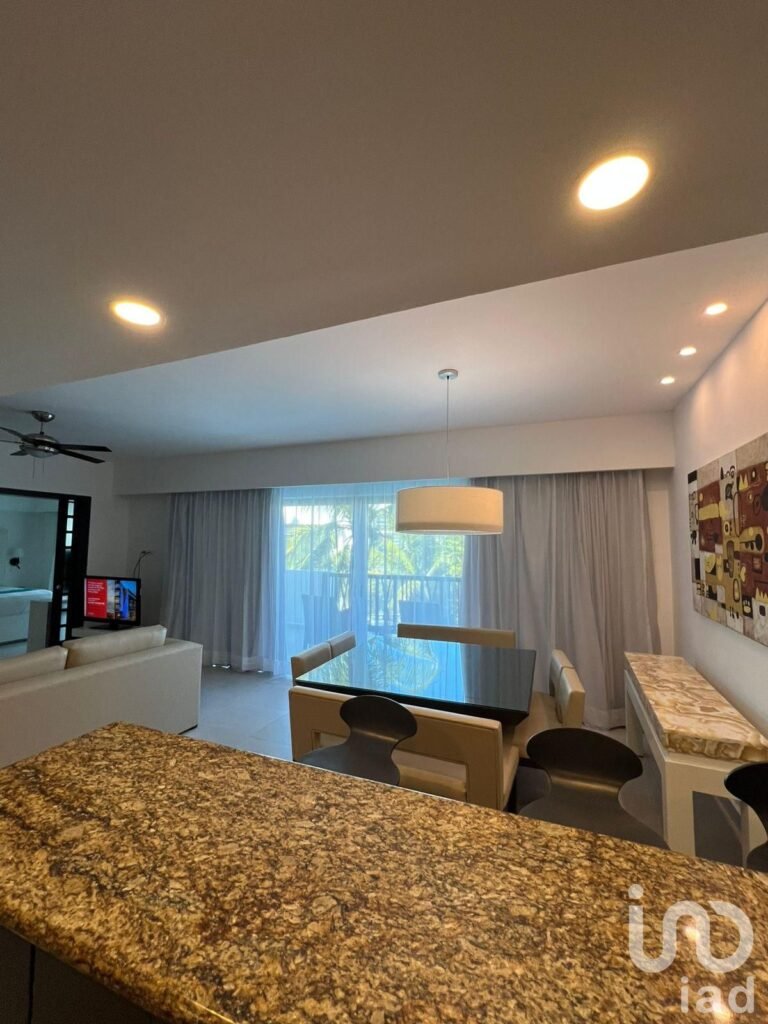 Venta de Penthouse de 3 Recámaras en The Fives Beach: Lujo, Rentabilidad y Rooftop Privado