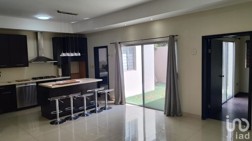 Casa en renta en Mexicali. Privada Puerta de Alcalá. Zona dorada.