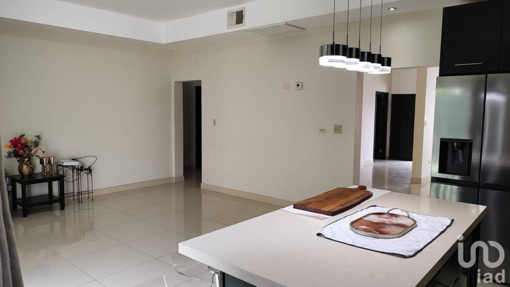 Casa en renta en Mexicali. Privada Puerta de Alcalá. Zona dorada.