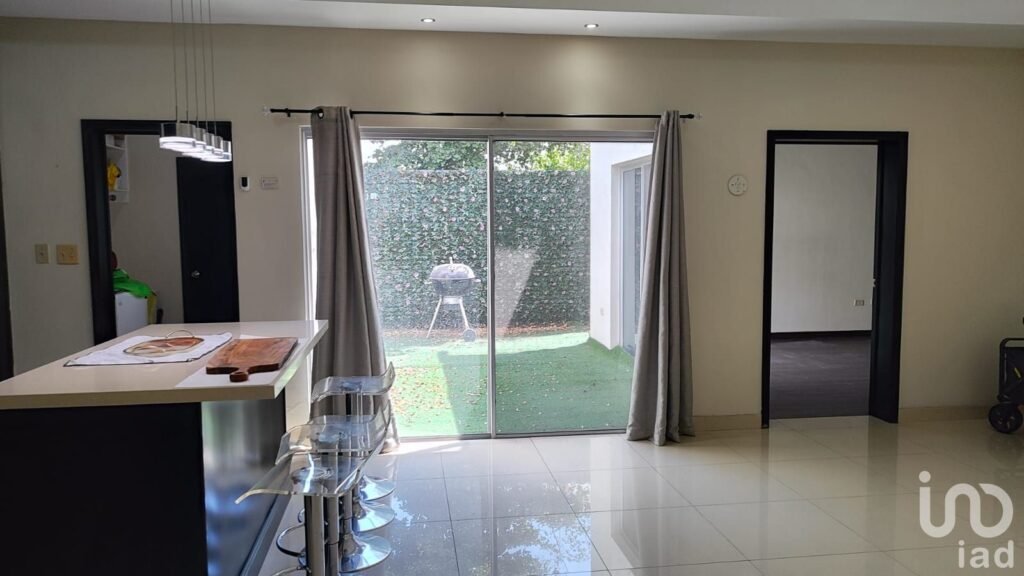 Casa en renta en Mexicali. Privada Puerta de Alcalá. Zona dorada.