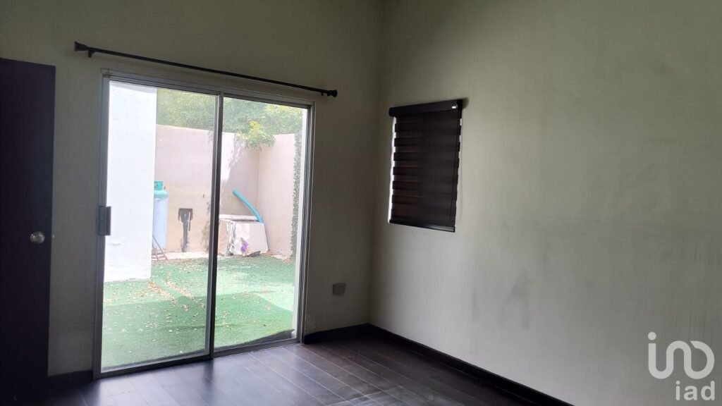 Casa en renta en Mexicali. Privada Puerta de Alcalá. Zona dorada.