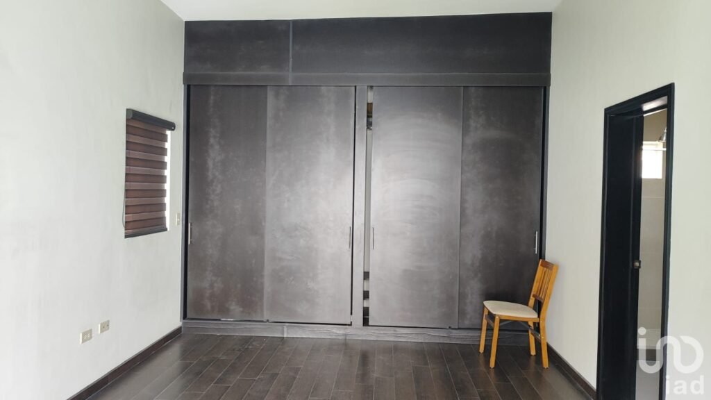 Casa en renta en Mexicali. Privada Puerta de Alcalá. Zona dorada.