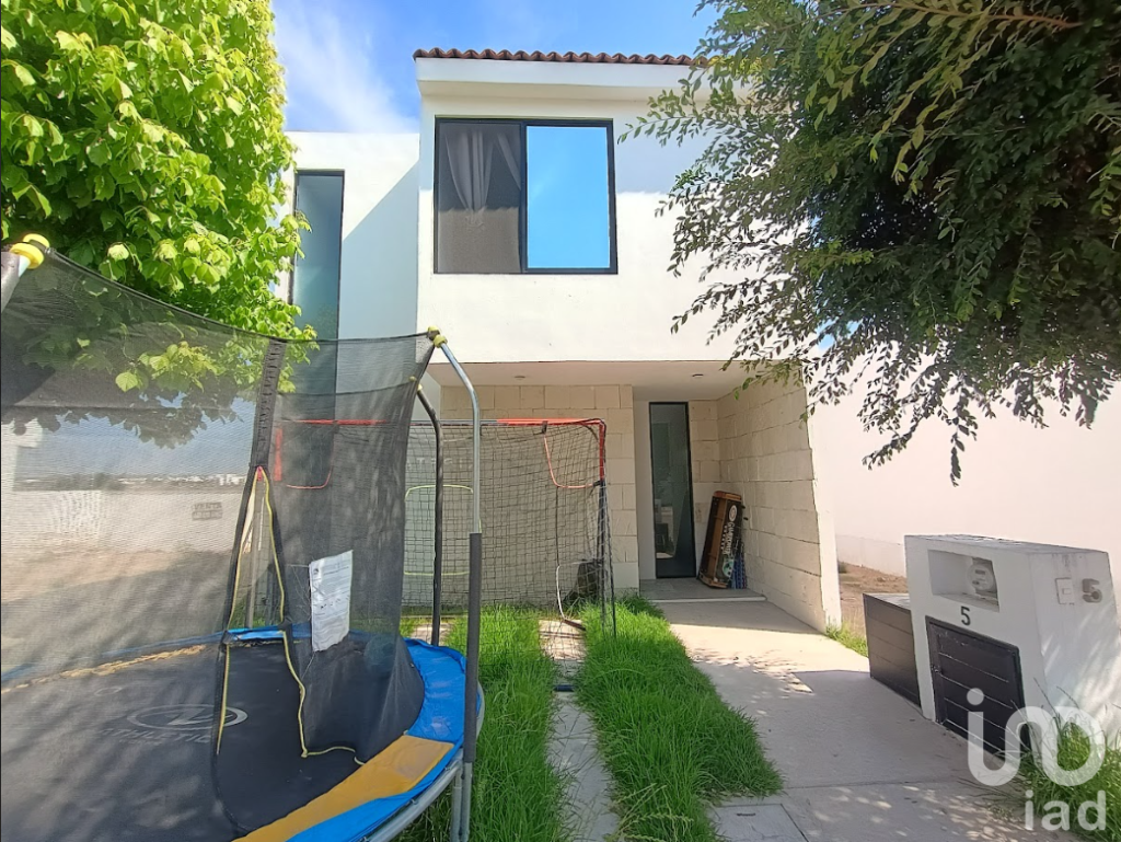 Casa en venta en condominio en La Loma El Marques Queretaro