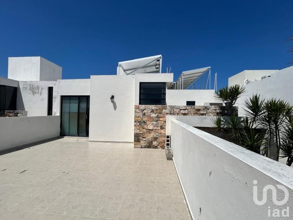 Casa en Renta Amueblada con Paneles Solares y Piscina en Privada, Cholul Yucatán
