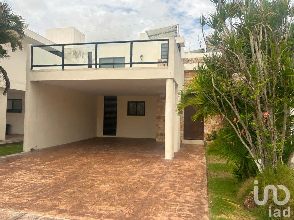 Casa en Renta Amueblada con Paneles Solares y Piscina en Privada, Cholul Yucatán