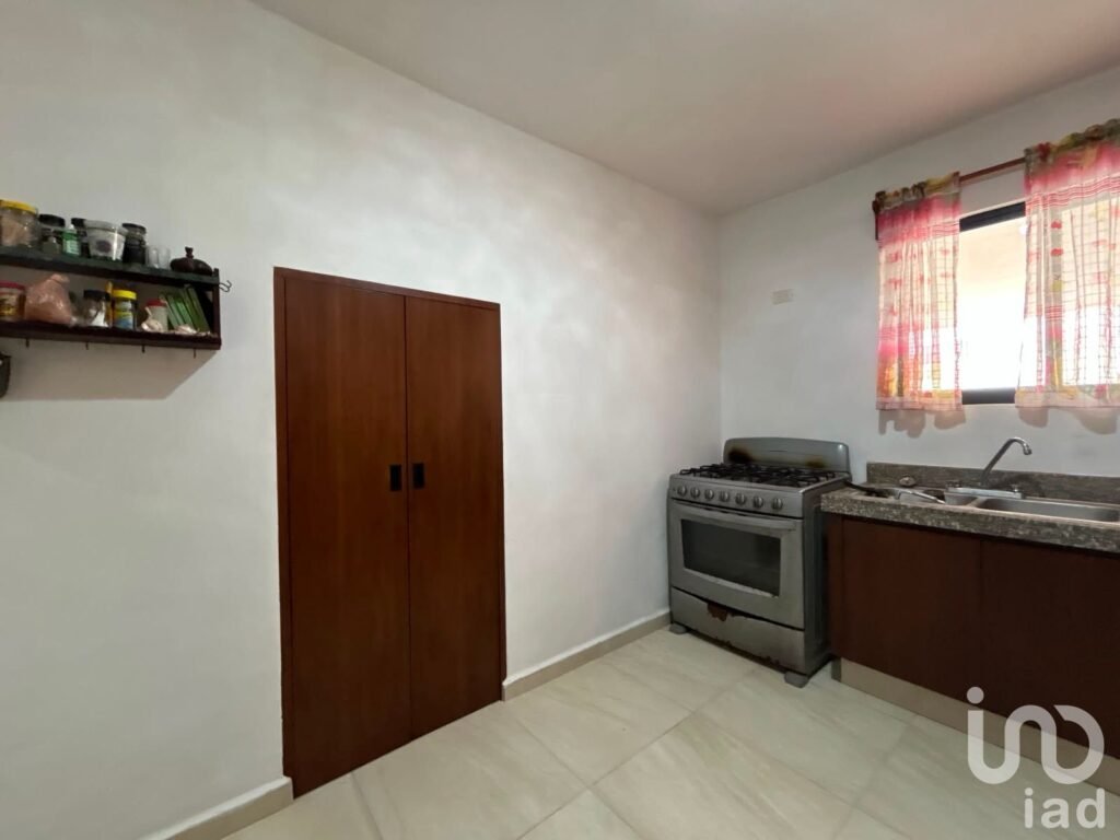 Casa en Renta Amueblada con Paneles Solares y Piscina en Privada, Cholul Yucatán