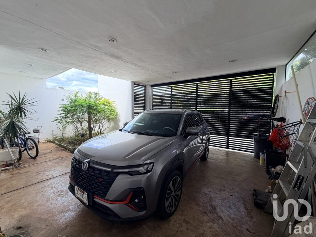 CASA EN VENTA CON ALBERCA UBICADA EN GRAN SANTA FE