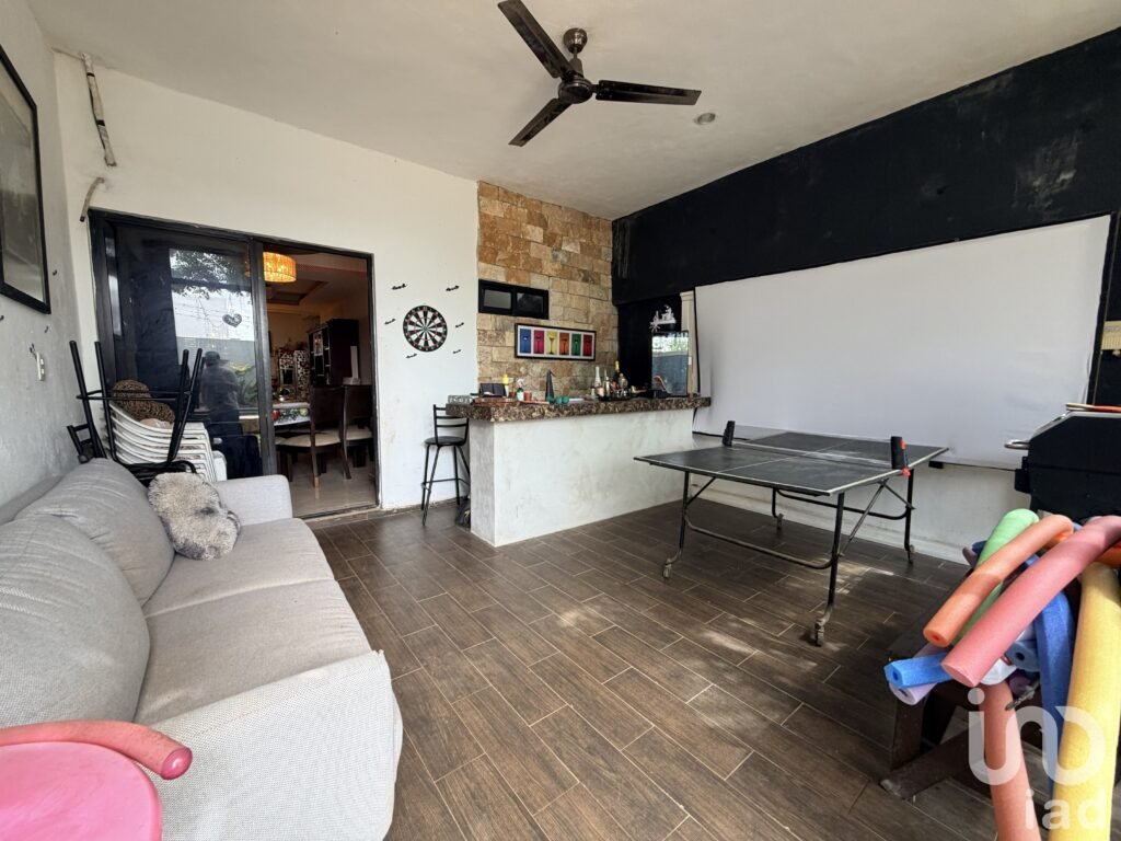 CASA EN VENTA CON ALBERCA UBICADA EN GRAN SANTA FE