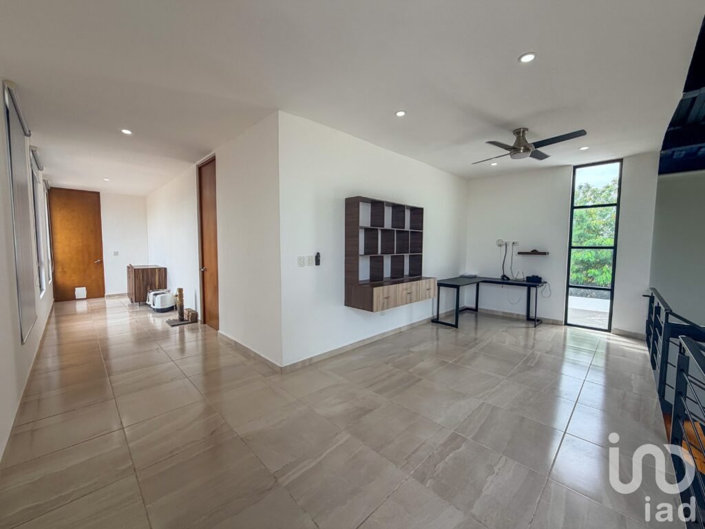 CASA EN VENTA EN ESQUINA DE 4 HABITACIONES HUBICADA EN DZITYA CON ALBERCA Y BAR