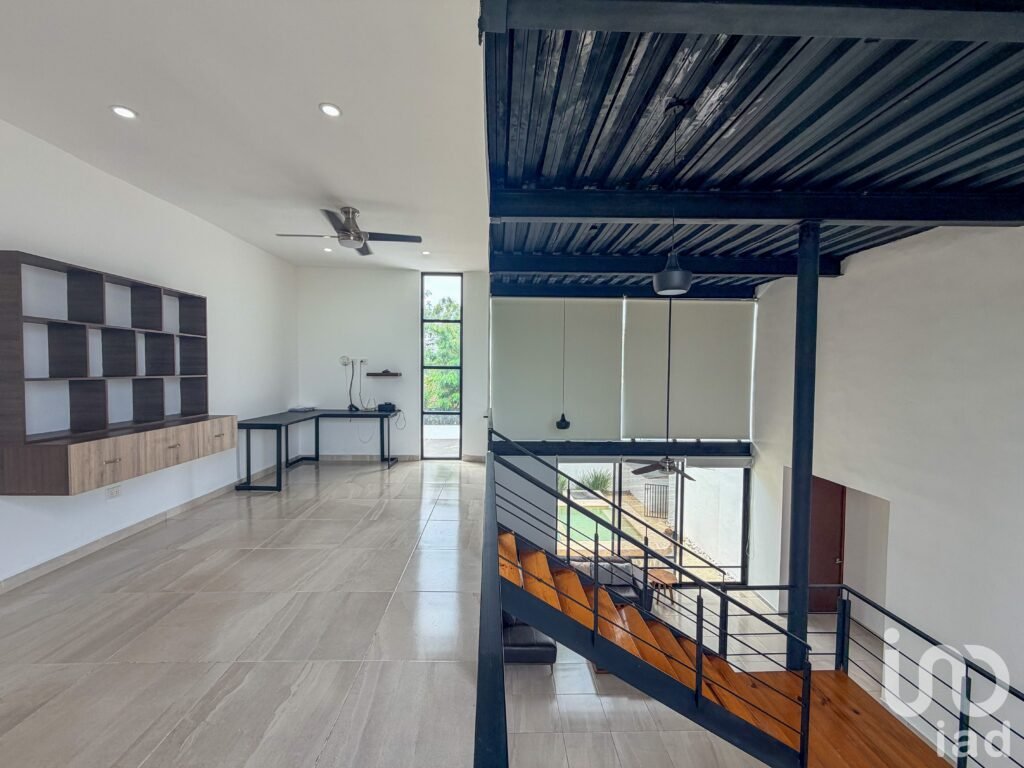 CASA EN VENTA EN ESQUINA DE 4 HABITACIONES HUBICADA EN DZITYA CON ALBERCA Y BAR