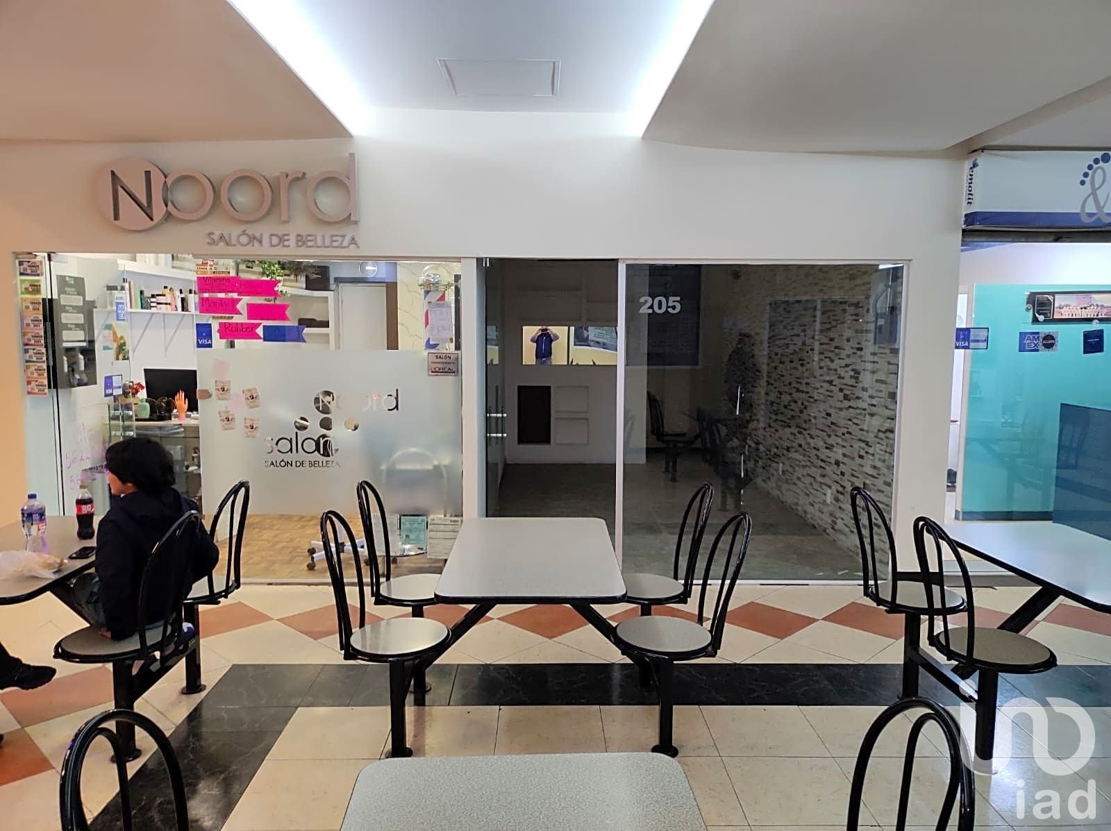 Se renta Local comercial en insurgentes sur. Se renta Local comercial en insurgentes sur.