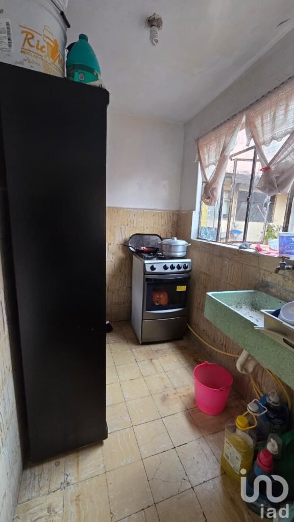 Edificio en venta para remodelar con nueve viviendas ideal para familias grandes o inversionistas