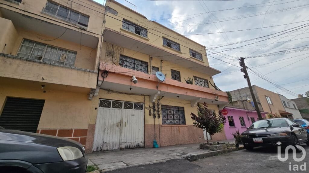 Edificio en venta para remodelar con nueve viviendas ideal para familias grandes o inversionistas
