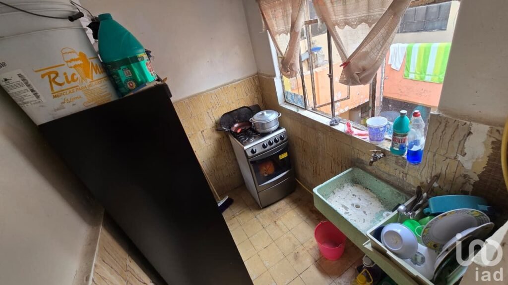 Edificio en venta para remodelar con nueve viviendas ideal para familias grandes o inversionistas