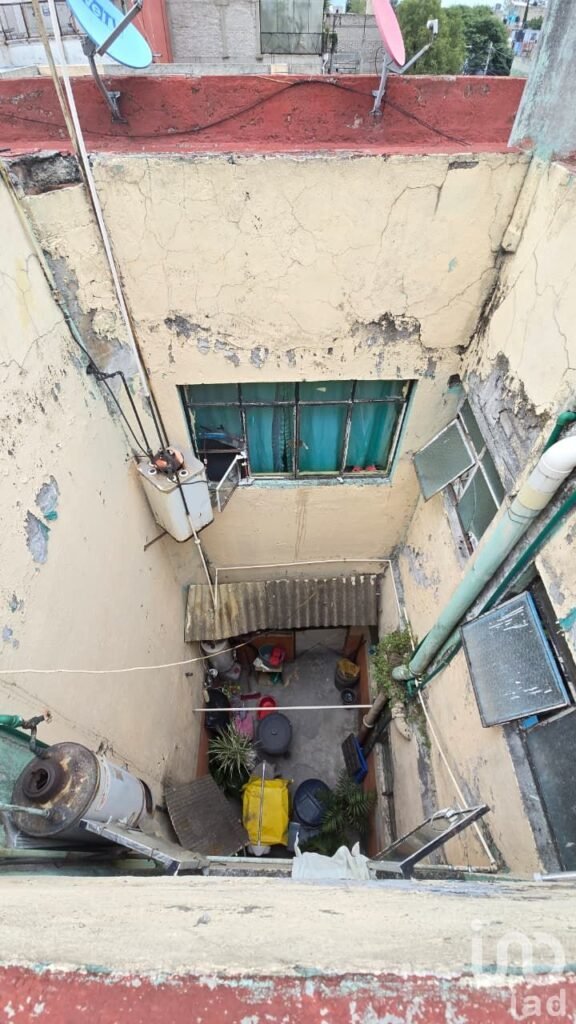 Edificio en venta para remodelar con nueve viviendas ideal para familias grandes o inversionistas