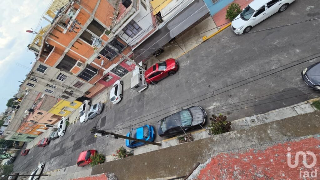 Edificio en venta para remodelar con nueve viviendas ideal para familias grandes o inversionistas