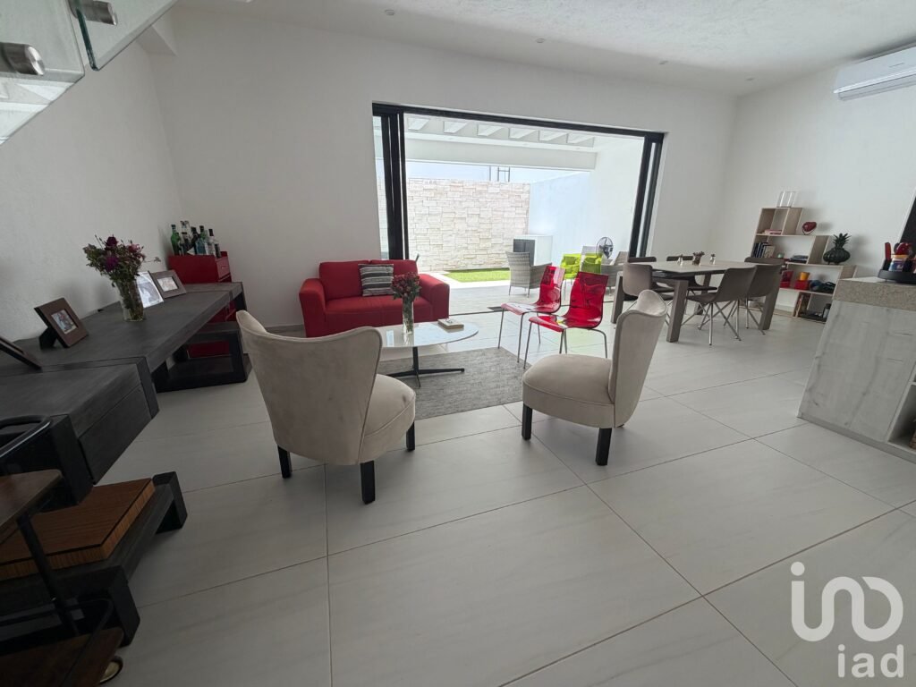 Casa en Venta Residencial Río by Cumbres, 4 recámaras, alberca
