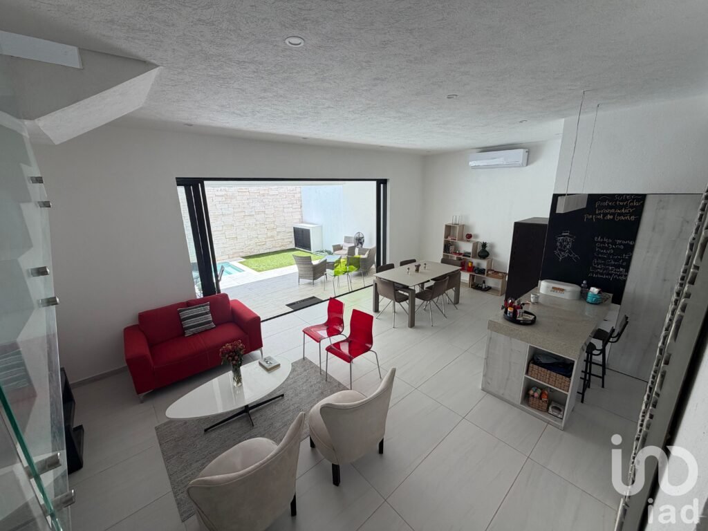 Casa en Venta Residencial Río by Cumbres, 4 recámaras, alberca
