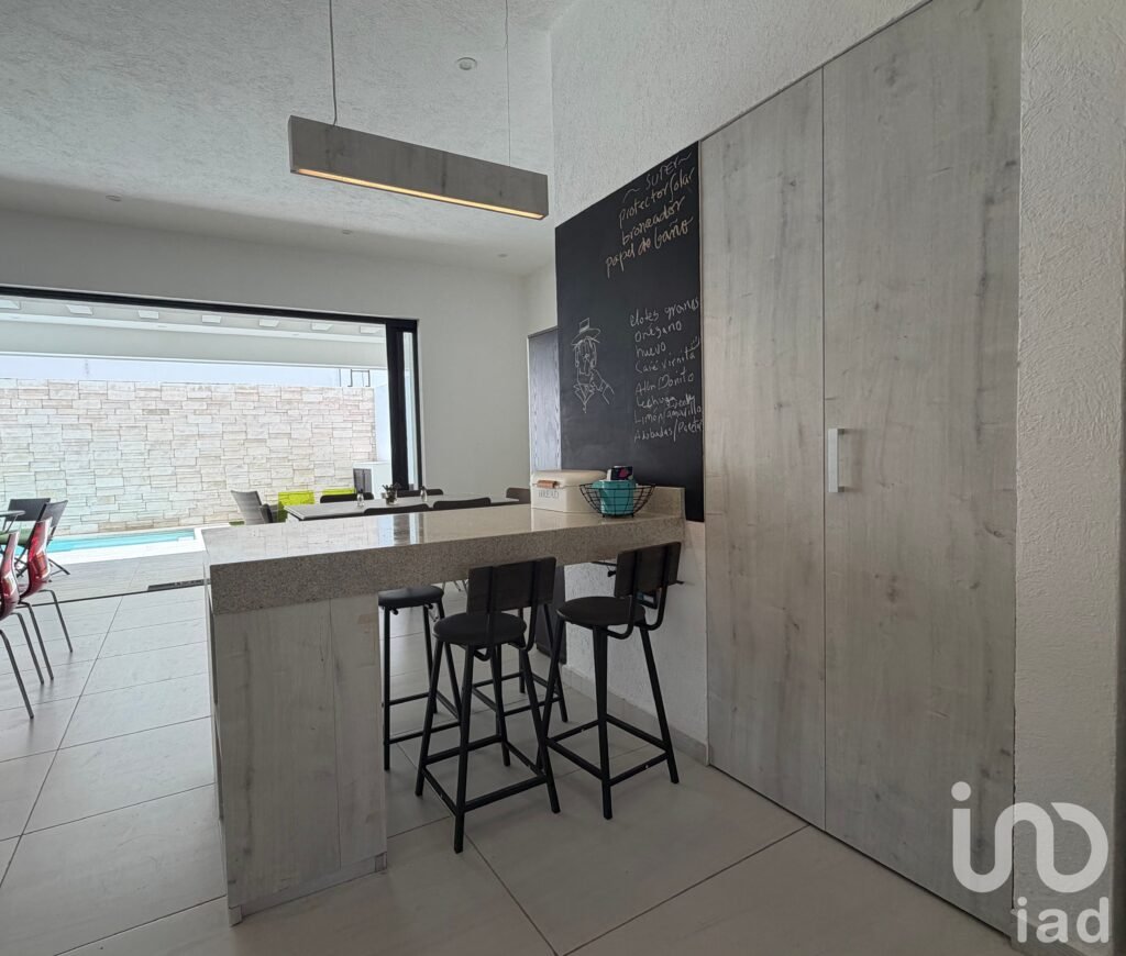 Casa en Venta Residencial Río by Cumbres, 4 recámaras, alberca