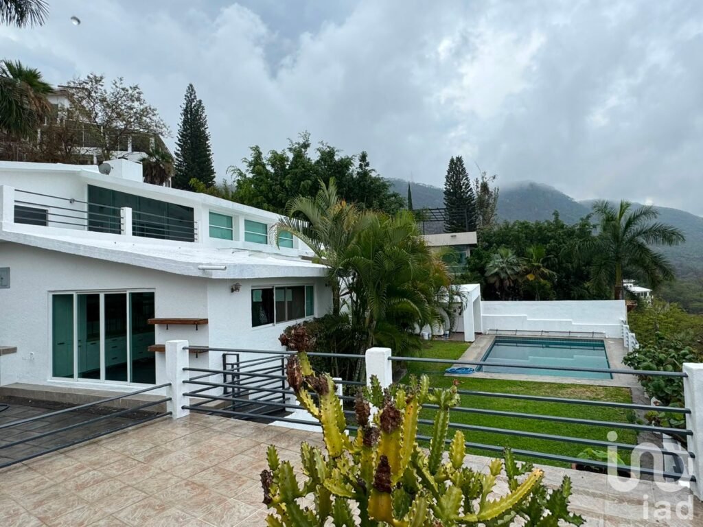 CASA AMPLIA CON ALBERCA EN CLUB DE GOLF SAN GASPAR