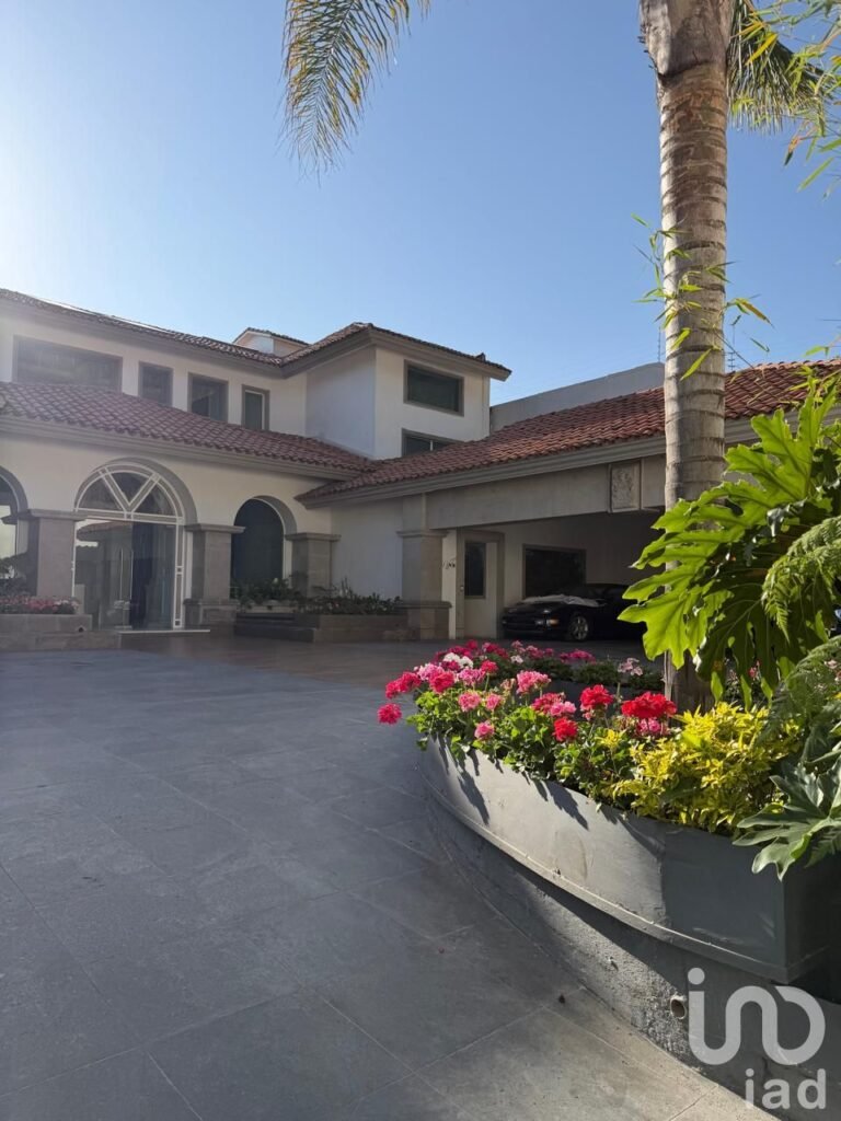 RESIDENCIA EN VENTA EN JARDINES DEL PEDREGAL, CDMX