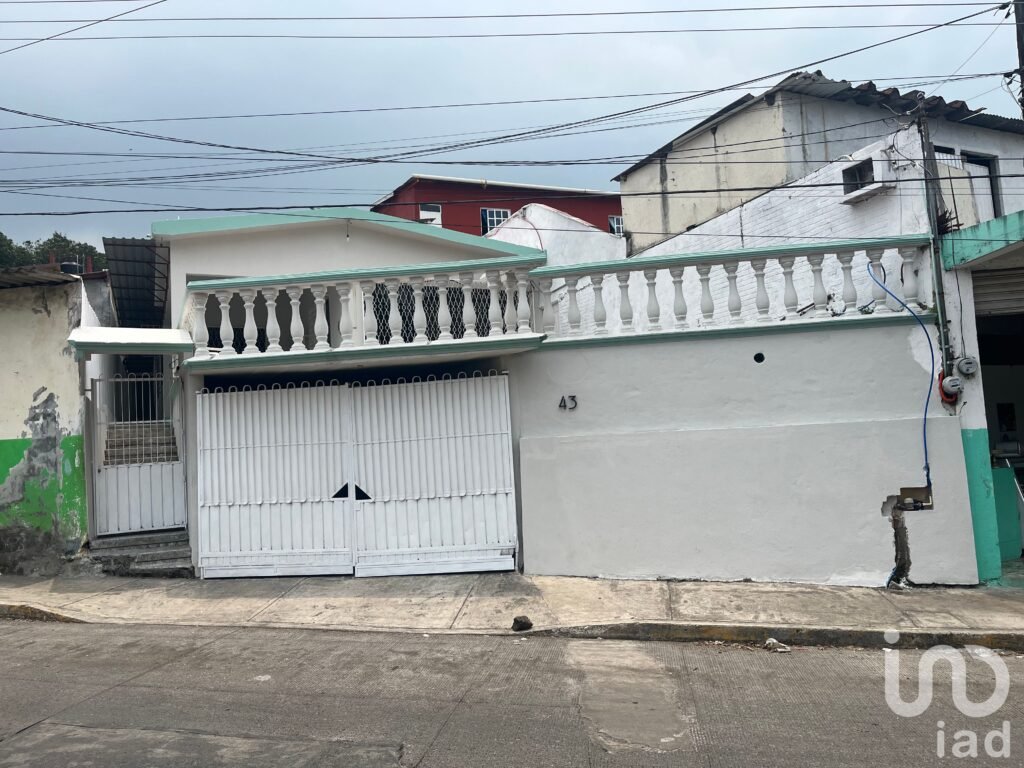 Casa en venta en Primitivo R. Valencia en San Andrés Tuxtla, Ver.